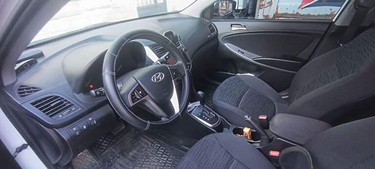HYUNDAI ACCENT BLUE