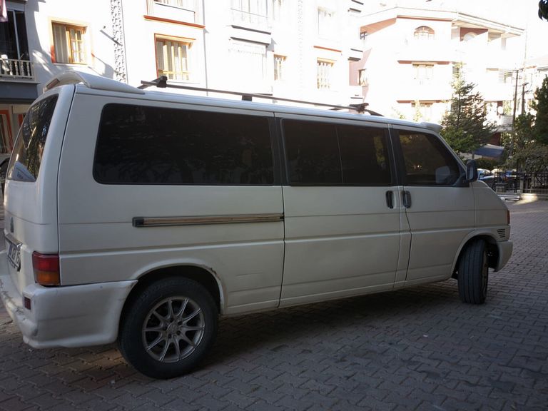 VOLKSWAGEN TRANSPORTER
