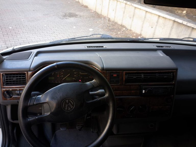 VOLKSWAGEN TRANSPORTER
