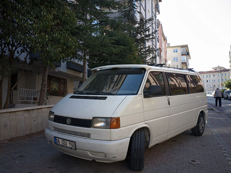 VOLKSWAGEN TRANSPORTER