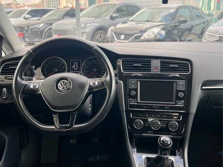 VOLKSWAGEN GOLF