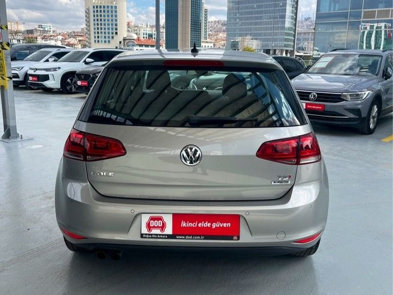 VOLKSWAGEN GOLF