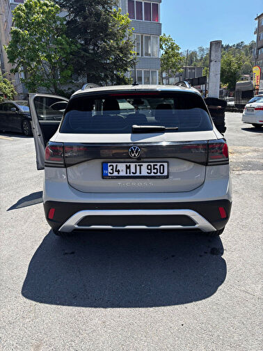 VOLKSWAGEN T-CROSS