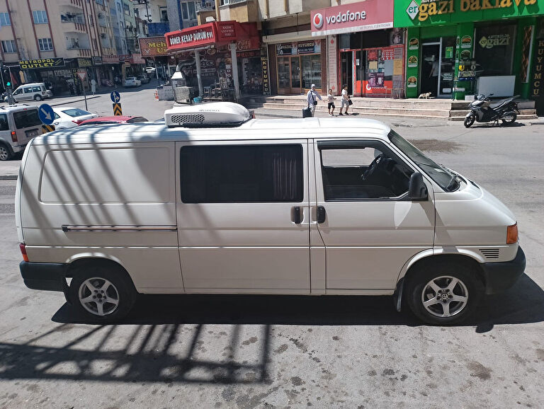 VOLKSWAGEN TRANSPORTER