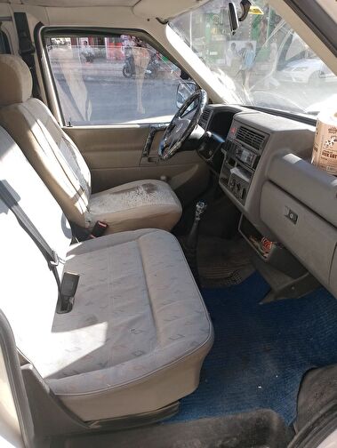 VOLKSWAGEN TRANSPORTER