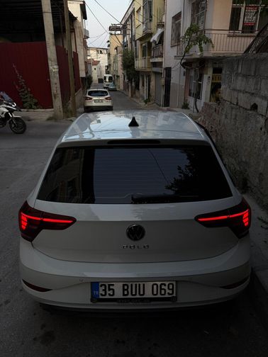 VOLKSWAGEN POLO