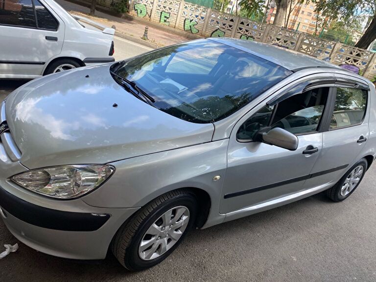 PEUGEOT 307