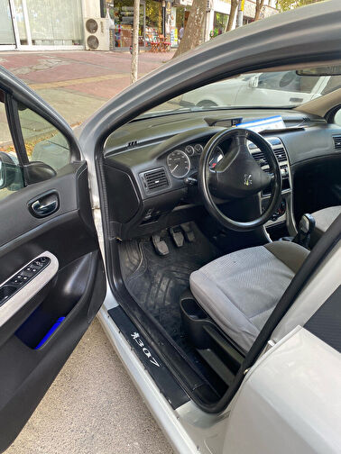 PEUGEOT 307