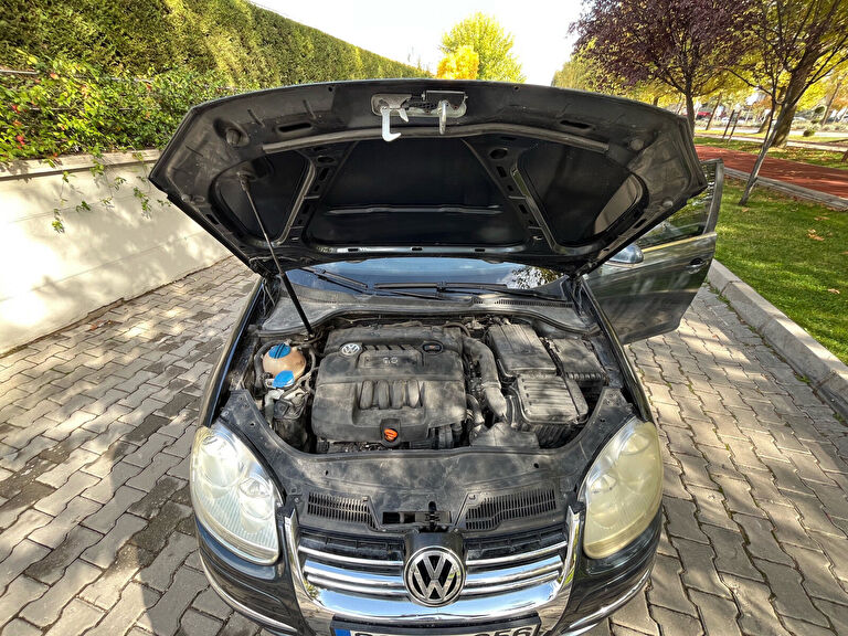 VOLKSWAGEN JETTA