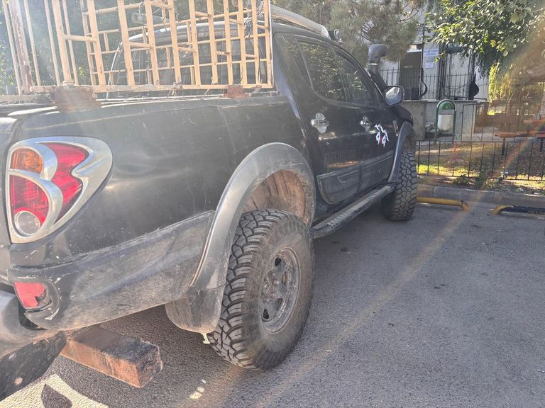 MITSUBISHI L200