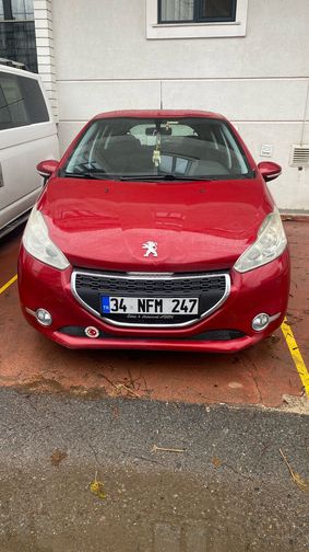 PEUGEOT 208