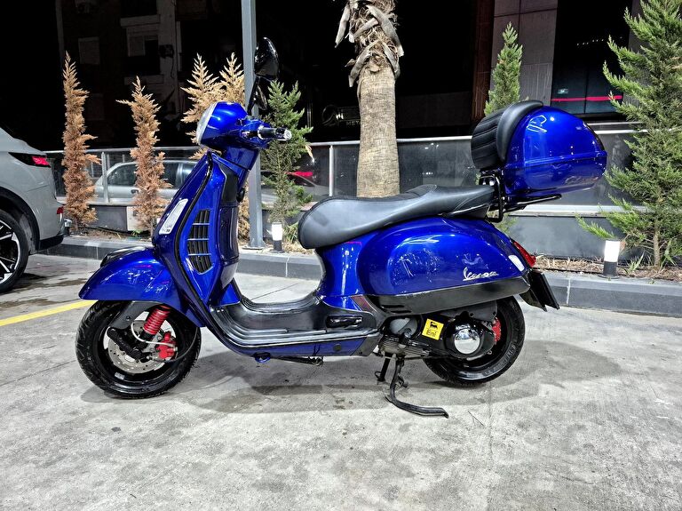 Piaggio Vespa Cosa