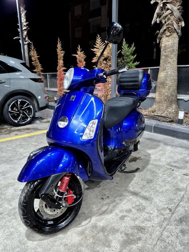 Piaggio Vespa Cosa