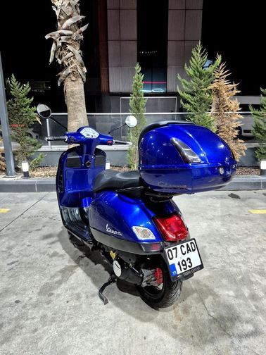 Piaggio Vespa Cosa