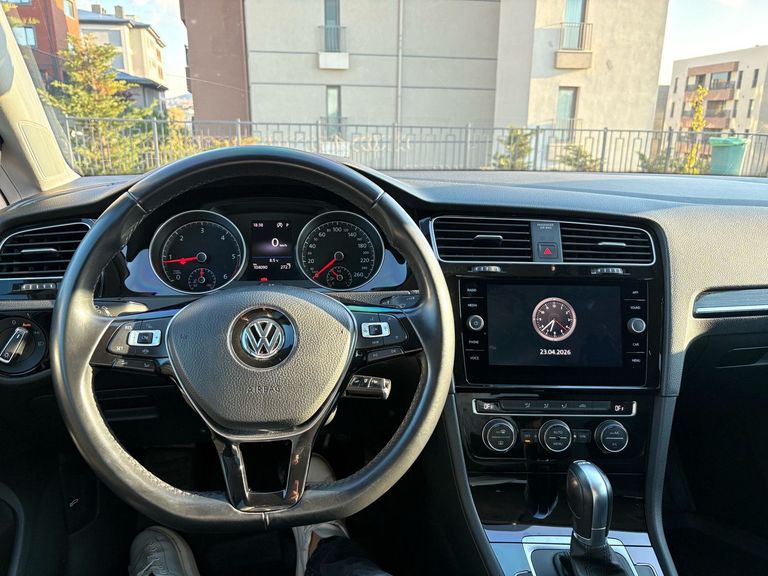 VOLKSWAGEN GOLF