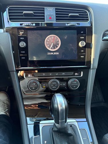 VOLKSWAGEN GOLF