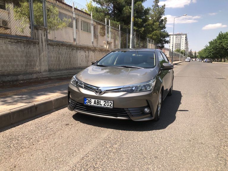 TOYOTA COROLLA