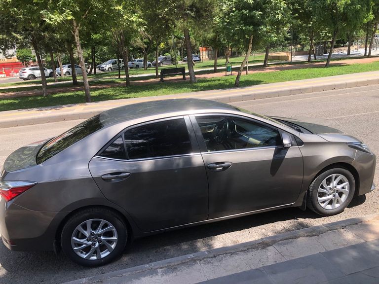 TOYOTA COROLLA