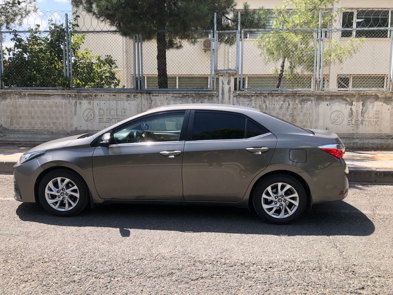 TOYOTA COROLLA