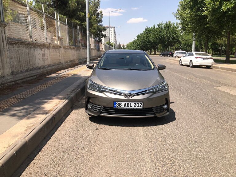 TOYOTA COROLLA
