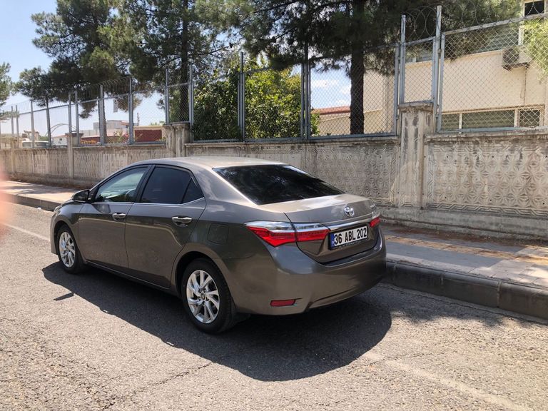TOYOTA COROLLA