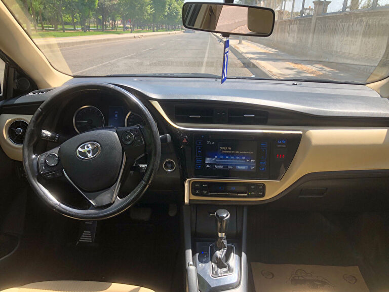 TOYOTA COROLLA