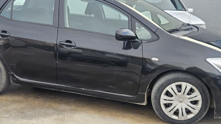 TOYOTA AURIS