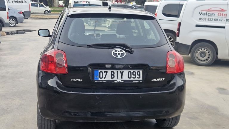 TOYOTA AURIS