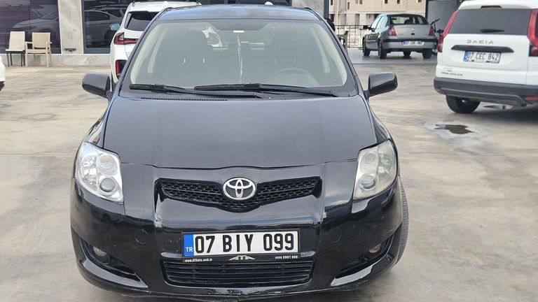 TOYOTA AURIS