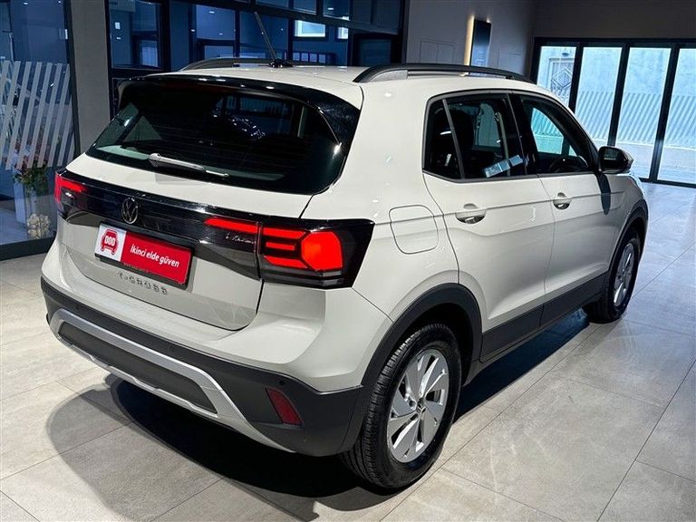 VOLKSWAGEN T-CROSS