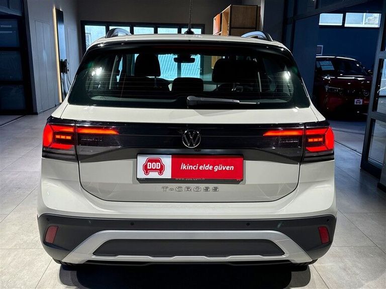 VOLKSWAGEN T-CROSS