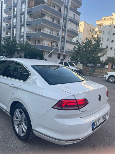 VOLKSWAGEN PASSAT