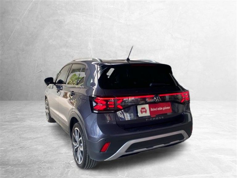 VOLKSWAGEN T-CROSS