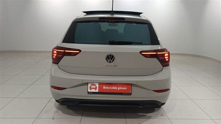 VOLKSWAGEN POLO