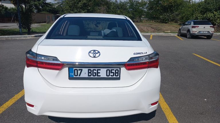 TOYOTA COROLLA
