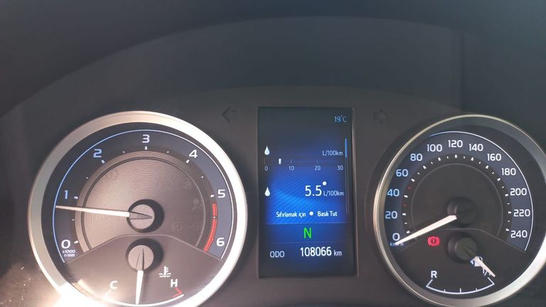 TOYOTA COROLLA