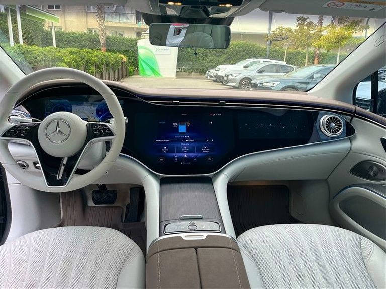 MERCEDES-BENZ EQS