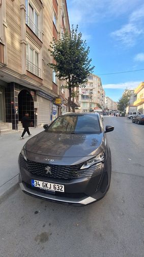 PEUGEOT 3008