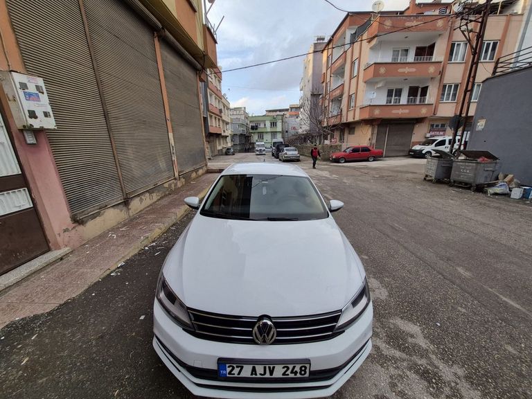 VOLKSWAGEN JETTA