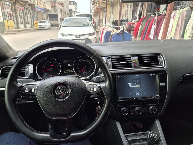 VOLKSWAGEN JETTA