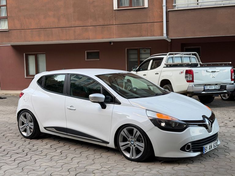RENAULT CLIO