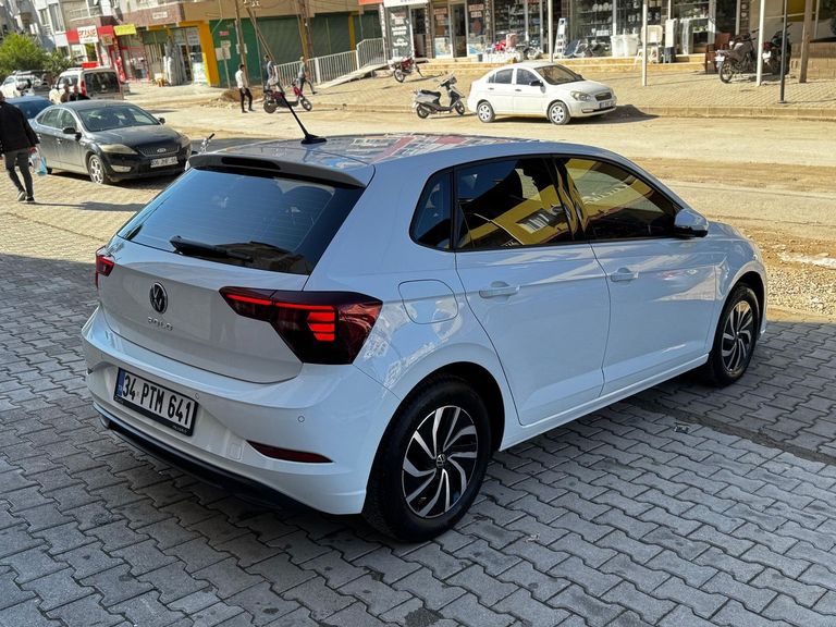 VOLKSWAGEN POLO