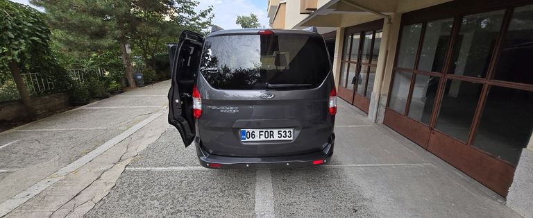 FORD TOURNEO COURIER