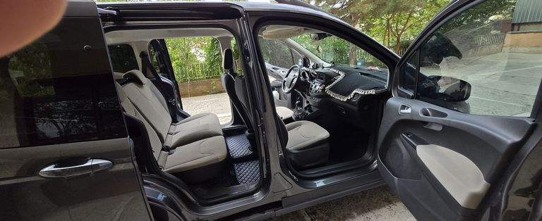 FORD TOURNEO COURIER
