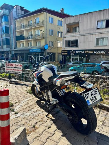 BMW G 310 R