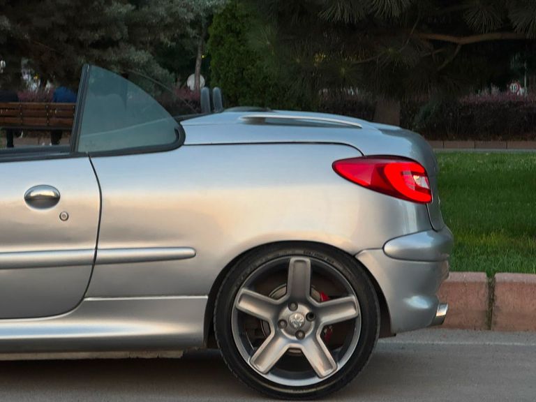 PEUGEOT 206
