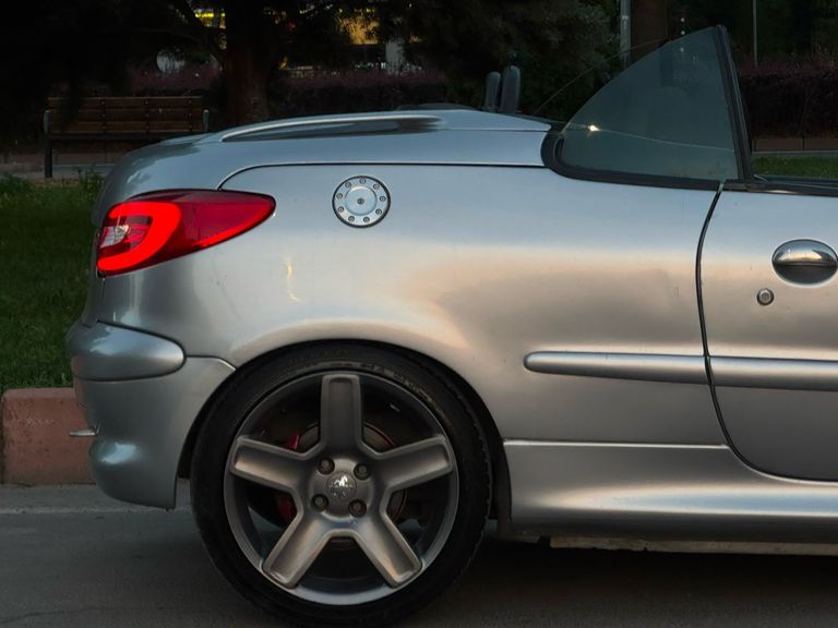 PEUGEOT 206