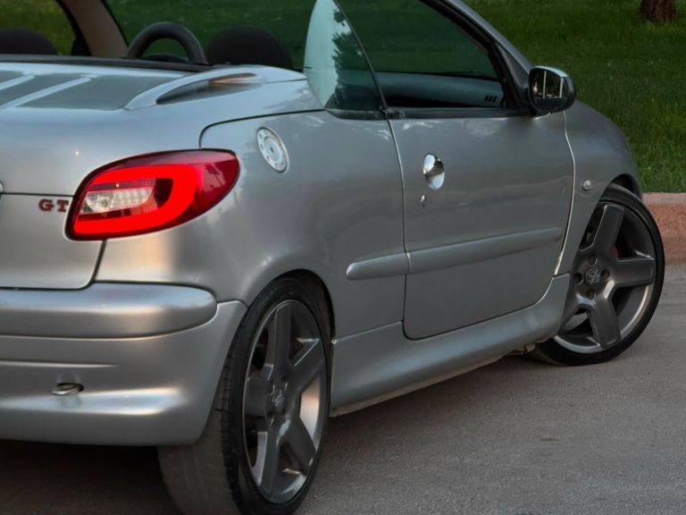 PEUGEOT 206