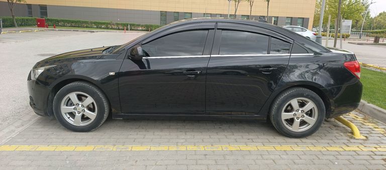 CHEVROLET CRUZE