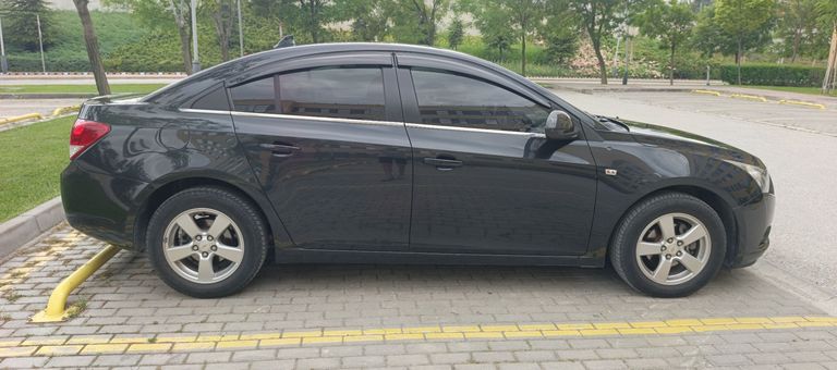 CHEVROLET CRUZE